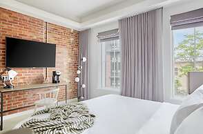 Lark Hotels 907 Main