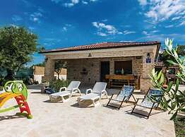 Holiday House Luka