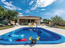 Holiday House Luka