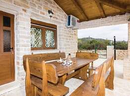 Holiday House Luka