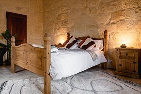 Rustic Gozo Farmhouse With Private Pool Garage