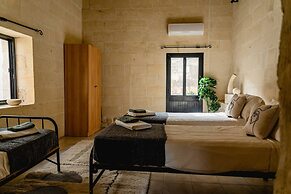 Rustic Gozo Farmhouse With Private Pool Garage