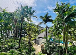 2BR Pool View Short Walk to Beach C254