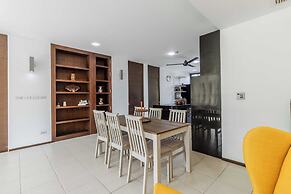 2BR Pool View Short Walk to Beach C254