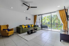 2BR Pool View Short Walk to Beach C254