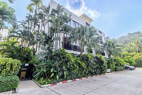 2BR Pool View Short Walk to Beach C254
