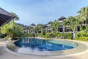 2BR Pool View Short Walk to Beach C254