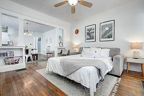 Spacious Duplex for 14 in Downtown
