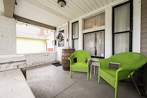 Spacious Duplex for 14 in Downtown