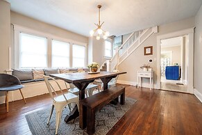 Spacious Duplex for 14 in Downtown