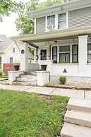 Spacious Duplex for 14 in Downtown