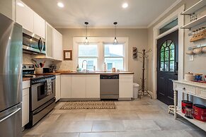 Spacious Duplex for 14 in Downtown