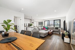 Modern Highton Hideaway Quiet Townhouse Comfort