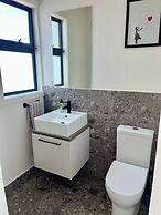 Modern Highton Hideaway Quiet Townhouse Comfort