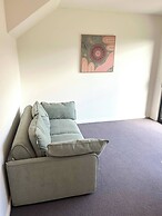 Modern Highton Hideaway Quiet Townhouse Comfort