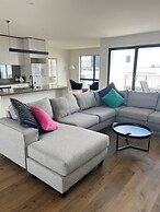 Modern Highton Hideaway Quiet Townhouse Comfort