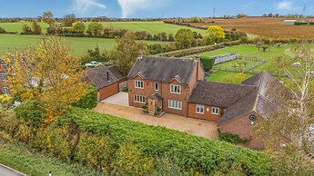 2 Mere Pits Cottages