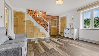 2 Mere Pits Cottages