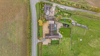 2 Mere Pits Cottages