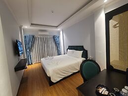 Maya Central Hotel & Spa