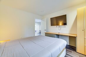 Pet-friendly Group Getaway 12 Mi to Camelback Mtn!