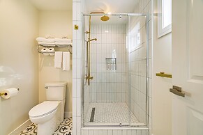 Pet-friendly Group Getaway 12 Mi to Camelback Mtn!