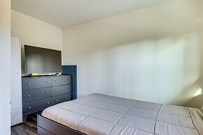 Pet-friendly Group Getaway 12 Mi to Camelback Mtn!