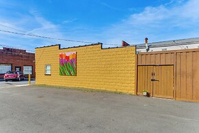'arboco' Downtown Murphy House w/ Courtyard!