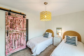 Walk to Beach & Dtwn Dining! Avalon Coastal Escape