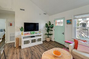Walk to Beach & Dtwn Dining! Avalon Coastal Escape