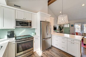 Walk to Beach & Dtwn Dining! Avalon Coastal Escape