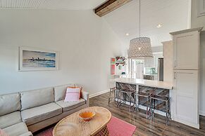 Walk to Beach & Dtwn Dining! Avalon Coastal Escape