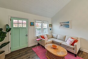 Walk to Beach & Dtwn Dining! Avalon Coastal Escape