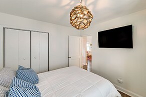Walk to Beach & Dtwn Dining! Avalon Coastal Escape