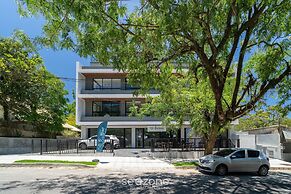 Estúdio premium com varanda e sol da manhã SGR0217