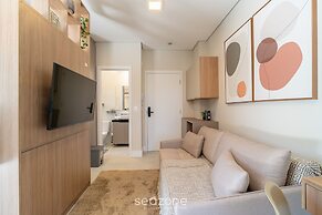 Estúdio premium com varanda e sol da manhã SGR0217