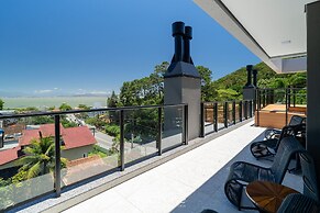 Estúdio premium com varanda e sol da manhã SGR0217