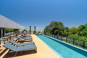 Estúdio premium com varanda e sol da manhã SGR0217