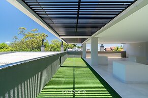 Estúdio premium com varanda e sol da manhã SGR0217