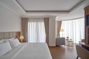 LYNS HOTEL