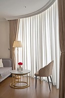 LYNS HOTEL