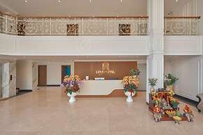 LYNS HOTEL