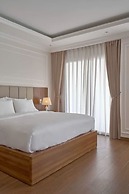 LYNS HOTEL