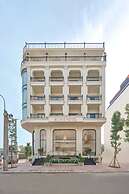 LYNS HOTEL