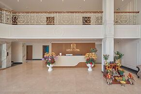 LYNS HOTEL