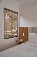 LYNS HOTEL
