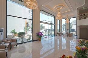 LYNS HOTEL