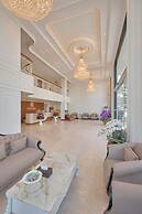 LYNS HOTEL