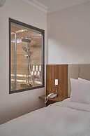 LYNS HOTEL