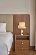 LYNS HOTEL